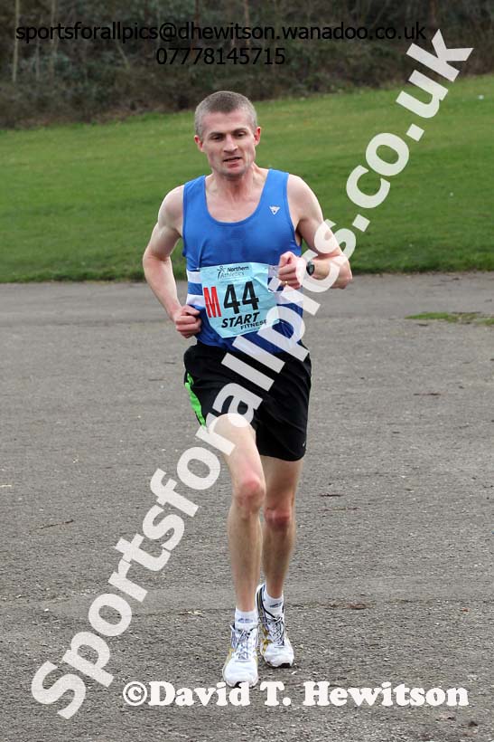 Peter Newton (Morpeth) on the 11th leg of the senior mens 12 stage relay, 2014 Northern 12 and 6 Stage Relays, Heaton Park Manchester. Photo: David T. Hewitson/Sports for All Pics